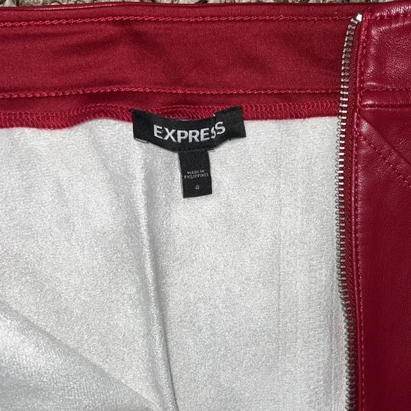 Express red leather skirt - Picture 3 of 4